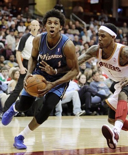 梅西夺冠后发动态庆祝！始终强调团队！还感谢工作人员和管理层！（梅西夺冠后发文庆祝：强调团队并致谢工作人员与管理层）