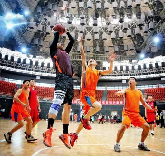 穆勒：卡尔在享受努力提高的过程，同时也在享受比赛的乐趣（穆勒：卡尔既享受提升自我的努力，也享受比赛的快乐）