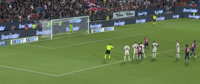 亚当·沃顿的欧冠梦：曼联的挑战与机遇（亚当·沃顿逐梦欧冠：曼联的考验与转机）