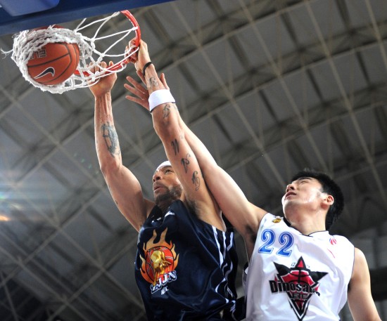 李章洙回渝参加足协杯夺冠25周年纪念赛，感慨儿子当年才初中（李章洙重返重庆出席足协杯夺冠25周年纪念赛，感叹儿子当年仍在读初中）