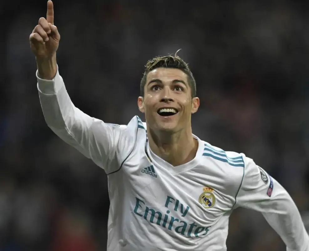 卡斯尔成马刺队史第三位在21岁以下得到30+10+5的球员