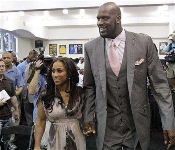 记者：哲凯赖什没参加欧冠赛前最后一练，此前曾感到肌肉不适（记者：因肌肉不适，哲凯赖什缺席欧冠赛前最后一练）